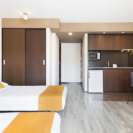Ginosi Basics Centric Apartel Castelldefels Bagian luar foto