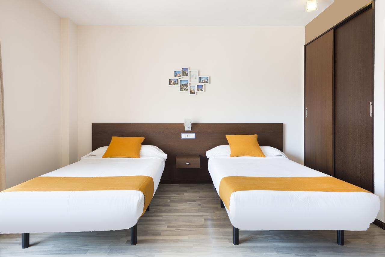 Ginosi Basics Centric Apartel Castelldefels Bagian luar foto