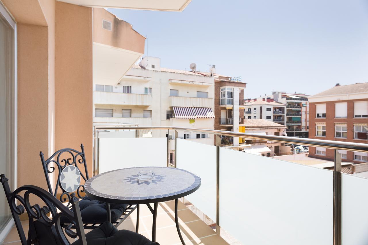 Ginosi Basics Centric Apartel Castelldefels Bagian luar foto