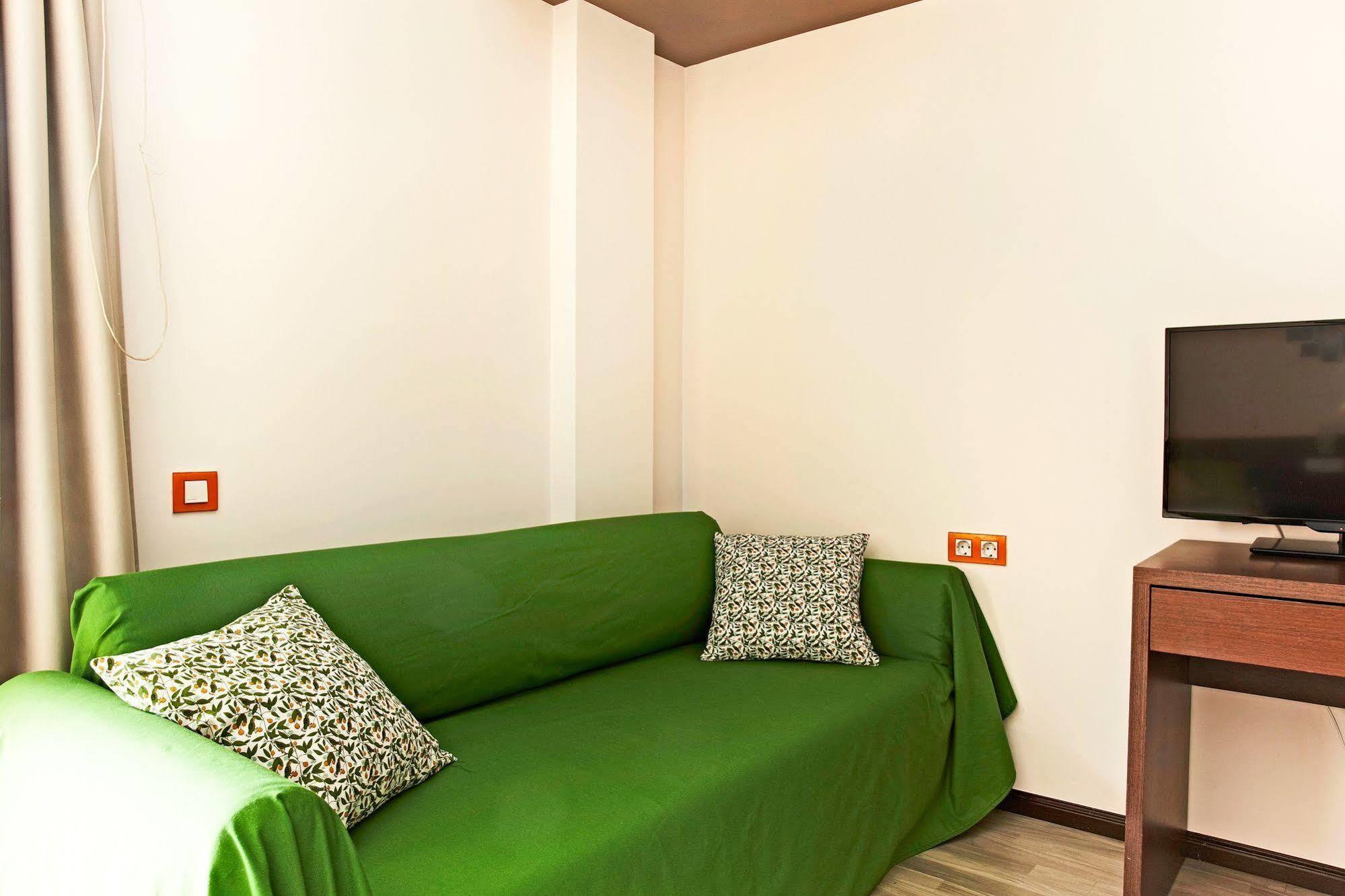 Ginosi Basics Centric Apartel Apartment Castelldefels Bagian luar foto