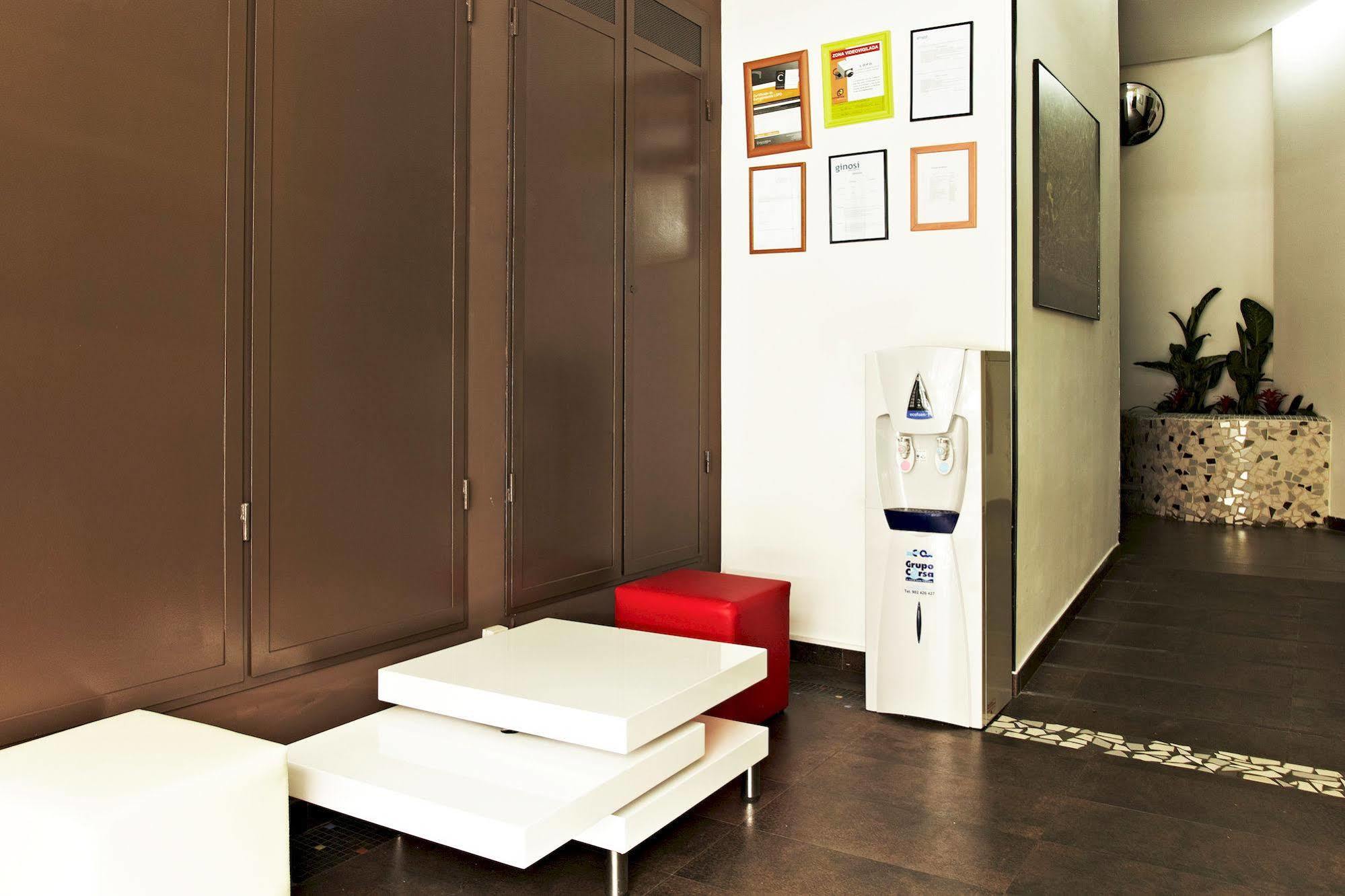 Ginosi Basics Centric Apartel Castelldefels Bagian luar foto